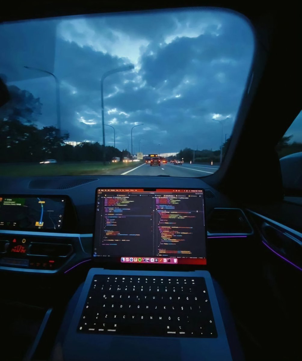erencodes's tweet image. What&apos;s stopping you from coding like this?