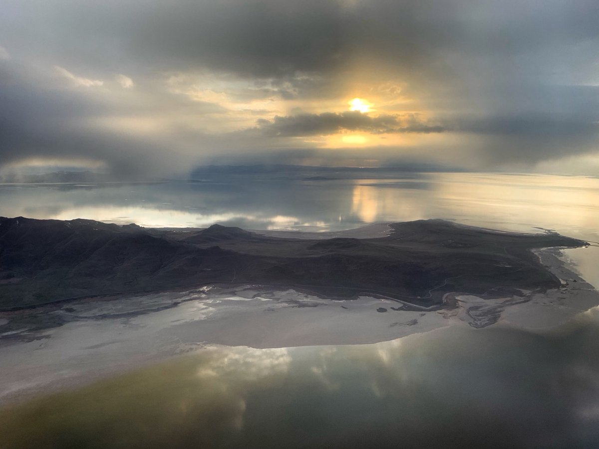 dgsligting's tweet photo. Great Salt Lake, Utah https://t.co/aLW7fy647X