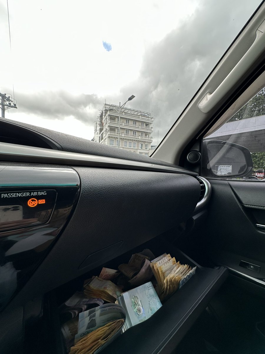tac_singledad's tweet photo. Gloomy sky, uran sirak

Looking for someone to spoil 
PS: I’m a controller https://t.co/E7oqM5YTy1