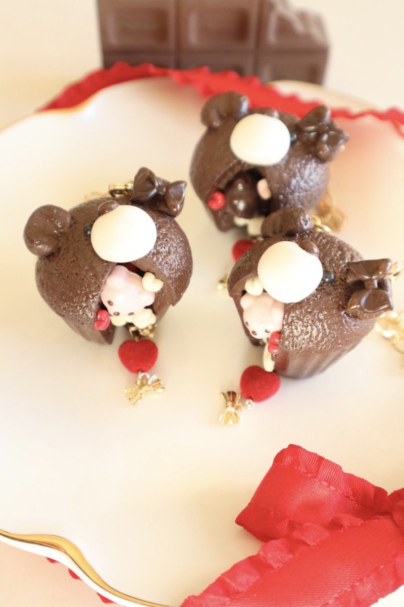 Kawaii__Stars's tweet photo. Kawaii☆Stars🩷
🎉10th anniversary party🎈✨

2部《2/6〜2/12》

出展クリエイターさまご紹介♡

Strawberry♡flowerさま

ハートやリボンが溢れ出す❤️
心ときめくチョコレート味🍫✨

バレンタインにもぴったりな
くまさんのカップケーキピニャータが登場🧸💕

自分のご褒美や
大切な人へのプレゼントに…💝
みているだけでワクワクしちゃう💓甘くてかわいい♡sweetはいかが？