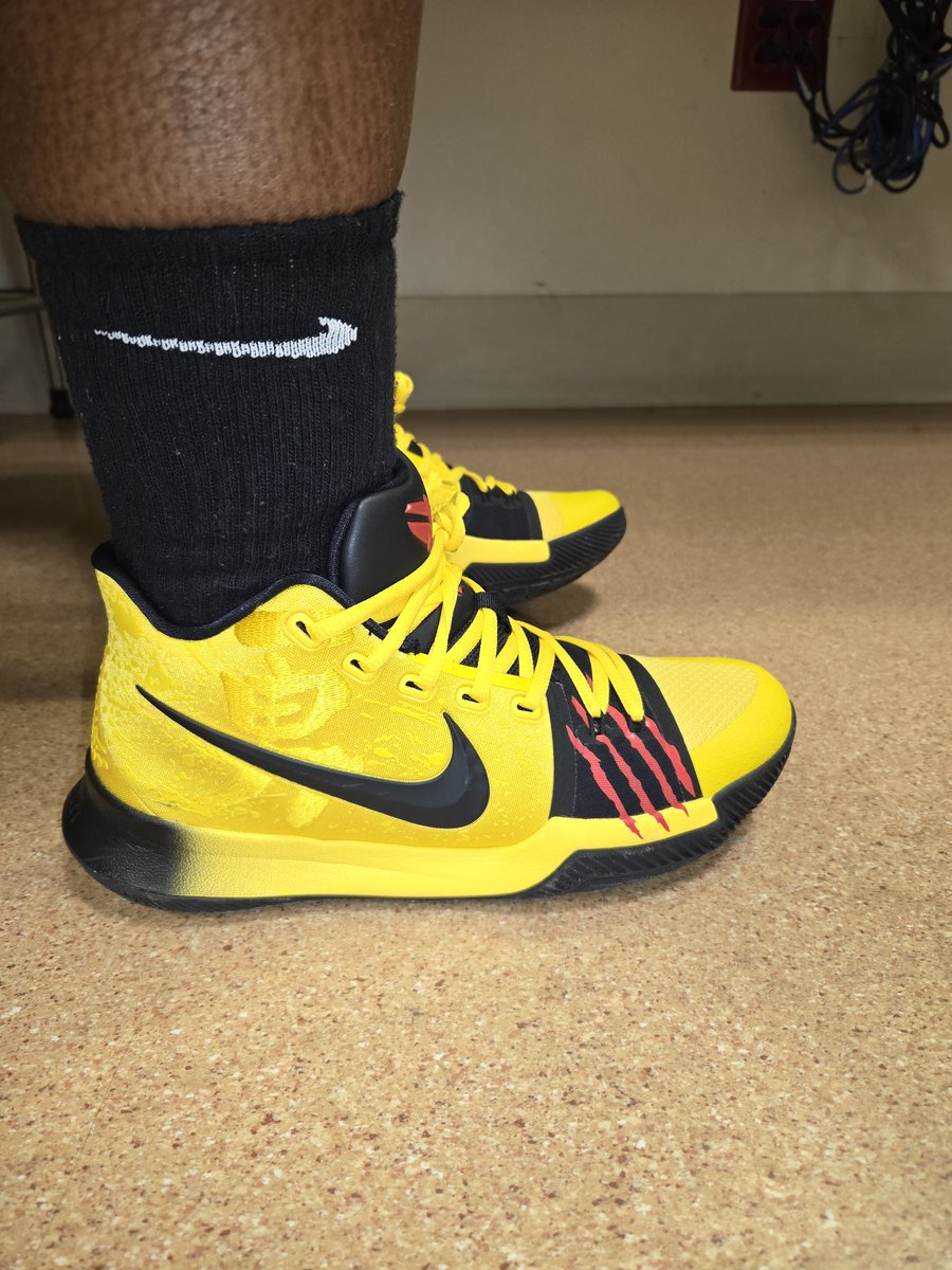 trudyspeaks's tweet image. 👟: Kyrie 3 'Mamba Mentality' 
#keepers Mamba 4ever 
#BHMKOTD25 #kotd #KyrieIrving #kobebryant #nikebasketball  #nike