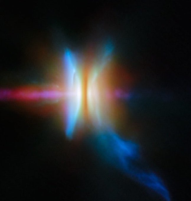 smeraldo_flwr's tweet photo. reminds me of the swan nebula nasa found back in 2020 which became bts' year and now this. the universe is ready for yet another bts year #apobango 💜 https://t.co/1lvoXxZElJ