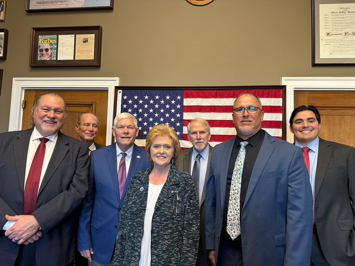 HidtaSouth's tweet photo. The South Texas HIDTA and Texas Narcotics Officers Association met with Congressman Pete Sessions to promulgate narcotics enforcement efforts in Texas and the Southwest Border. @HidtaSouth @ONDCP https://t.co/EiKxXAeEvK