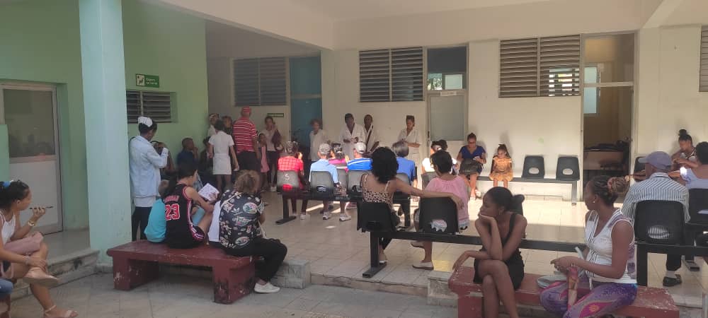ProactivoDoctor's tweet photo. Como parte de las actividades por la jornada de lucha contra el cáncer, sigue nuestra área con las acciones de promoción de salud. Educando y sensibilizado en aquellos riesgos que condicionan su aparición.
@DPS_Santiago 
@direccion_cuba 
@DelgadoEchez 
@KeniliaC https://t.co/KFU3xycAyz