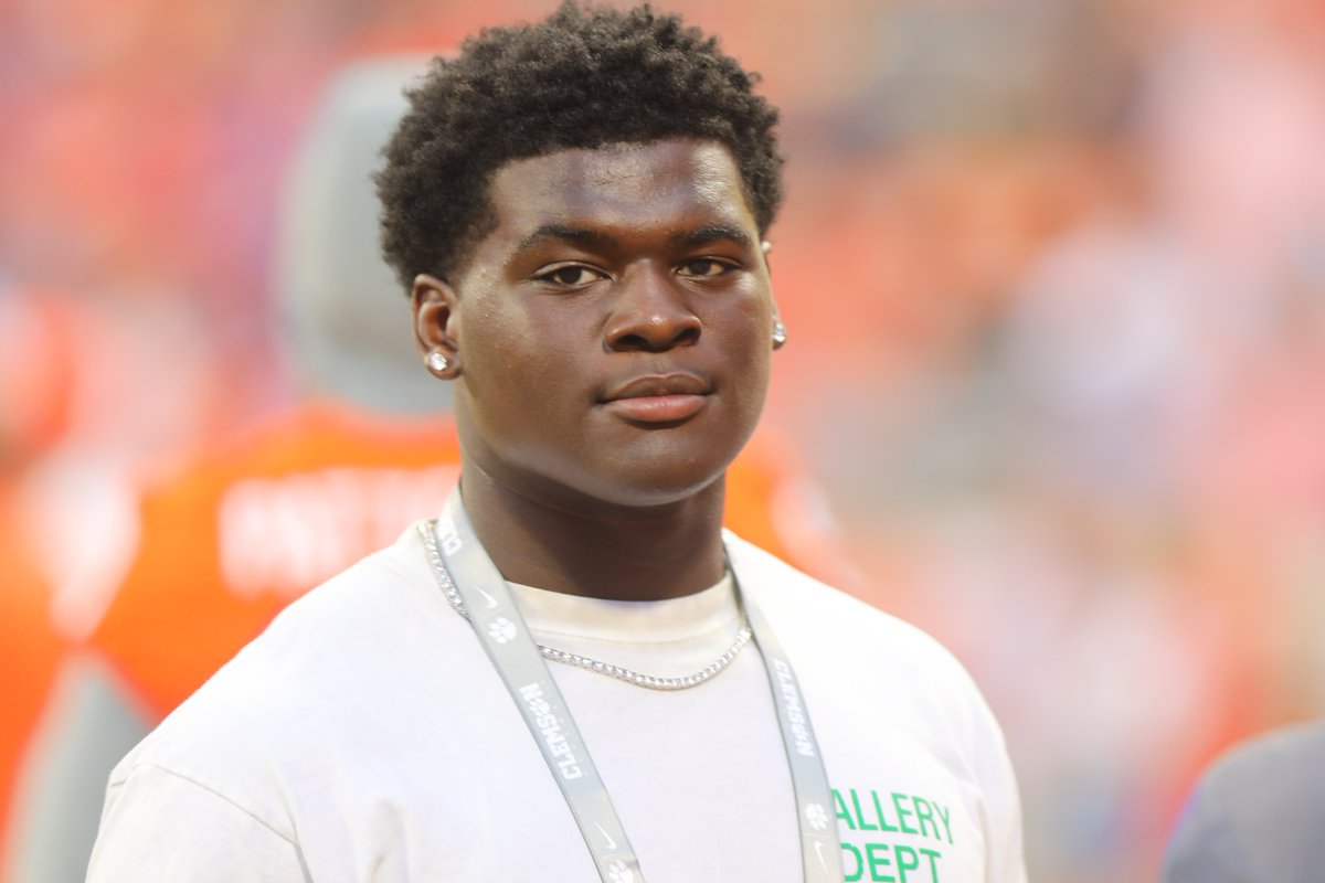 Paul Strelow (@paulstrelowti) on Twitter photo Priority #Clemson DL target Bryce Perry-Wright (<a href="/Brycepw5/">Bryce Perry-Wright</a>) has locked in five official visits, including one with the Tigers.
The latest: clemson.forums.rivals.com/threads/major-… Priority #Clemson DL target Bryce Perry-Wright (<a href="/Brycepw5/">Bryce Perry-Wright</a>) has locked in five official visits, including one with the Tigers.
The latest: clemson.forums.rivals.com/threads/major-…
