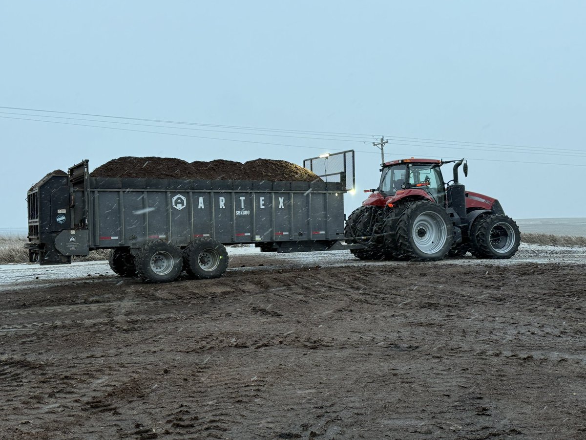 farminmostly's tweet image. If you or someone you know would be interested in farm work let me know!  We are looking for someone to help with field work, trucking, and maintenance.If you can’t go more than eight minutes without making a tictok or snap chat this job is not for you!Housing available close by.