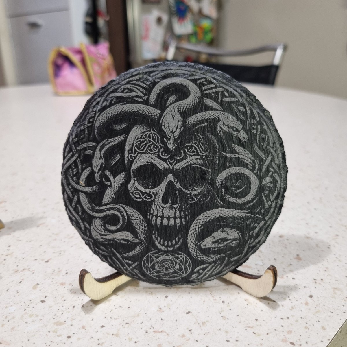 iKierOfficial's tweet photo. ✨ Slates Engraving with iKier K1 Ultra 36W ✨
Perfect for custom gifts, home decor, and creative designs! What would you create with this laser? 💡
📸: Andrea Buzzi
#iKier #laserengraving #lasermachine #diy https://t.co/0GZndHQRpk