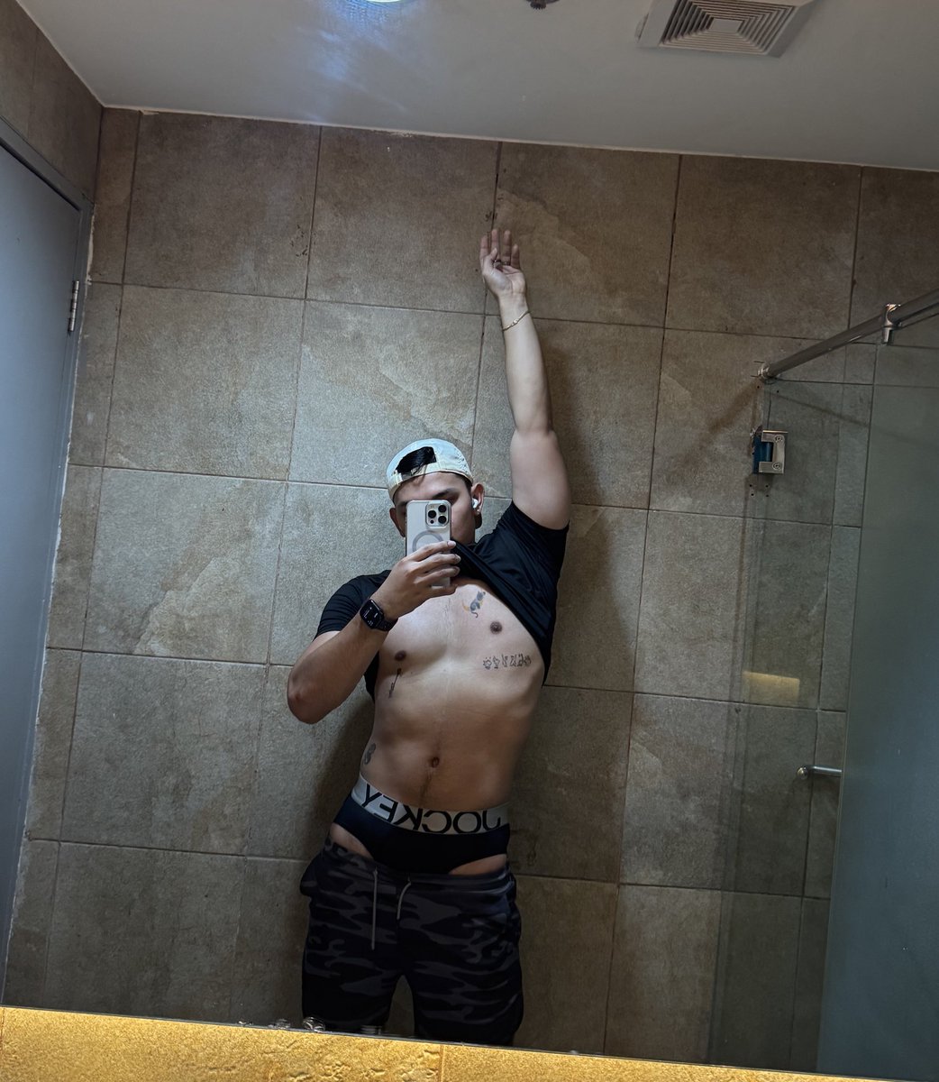 lesther_b's tweet photo. 🖤🐼 In another life 🎶 

#gymlife 
#AF 
#SZA https://t.co/coyZBp0Krt
