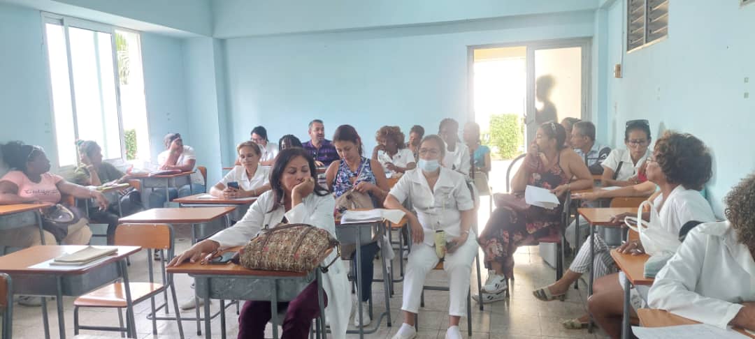 ProactivoDoctor's tweet photo. Conferencias magistrales de nuestros Pediatra y Clinico, hicieron una tarde diferente para elevar el desempeño profesional de nuestros GBT. Colaborando con nuestros propios esfuerzos el gremio avanza.
@direccion_cuba 
@DPS_Santiago
@KeniliaC 
@DelgadoEchez 
@yanetsalud https://t.co/CksSZBNMT1