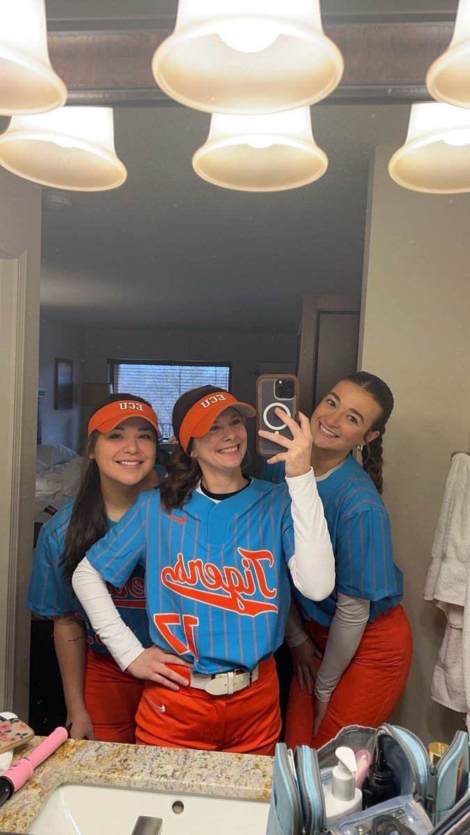 🧡🤍