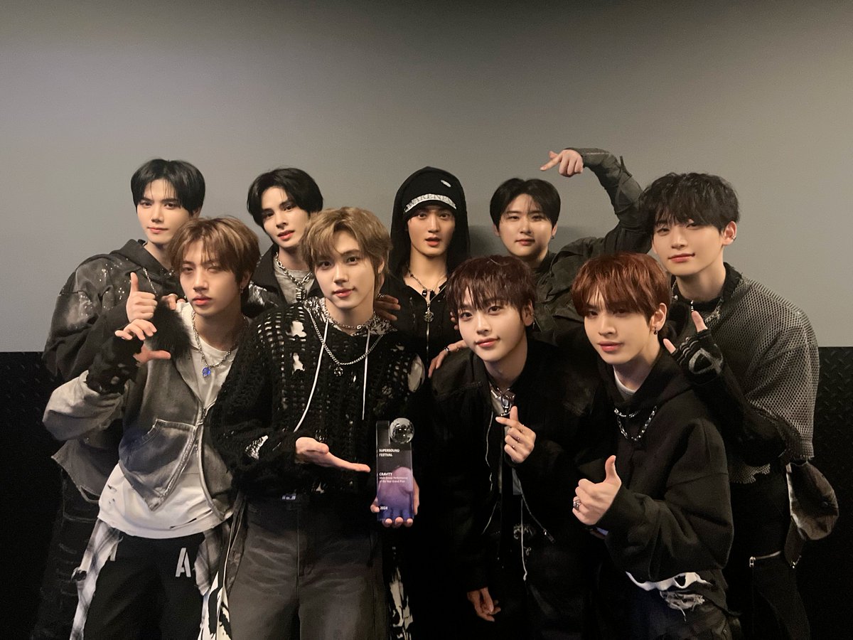 SBS 2024 Super Sound Festival in Macau. Cravity took home the grand prize for Best Male Group Performance of the Year. A great way to kick off 2025 with Luvity. Let's keep running with Cravity this year too.