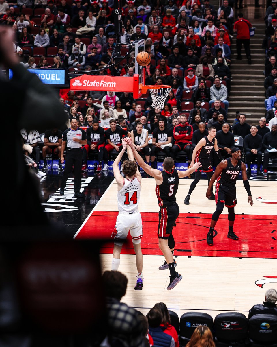 chicagobulls's tweet photo. Matas is 10-for-10 (4/4 3pt) from the field tonight. Ridiculous. https://t.co/Kdj9BrKy9t