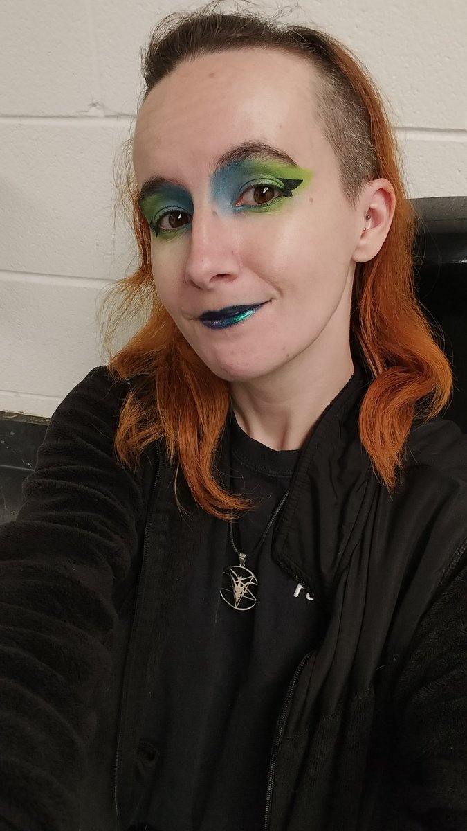 RavenBird_19's tweet image. When you have show support for not only my boys in @ShopifyRebels but also the overtime champions @DarkZeroGG . I did a ShopifyRebels inspired eyeshadow look and wore my multichrome lip gloss that is Dark Zero colors
#darkzero #shopifyrebels #r6siege #r6invite #si