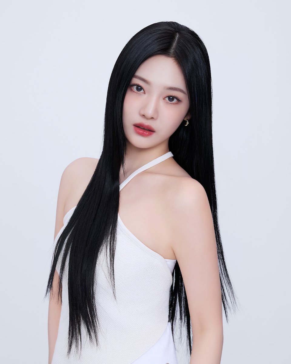 miseenscene_id's tweet photo. The secret to Ningning’s radiant hair? mise en scène Perfect Serum Watery—hydration meets shine. 🌸 #HairSerumLove #NINGNING #aespa #perfectmakesperfect #perfectserum #hairserum #haircare https://t.co/LUsklJKzpV