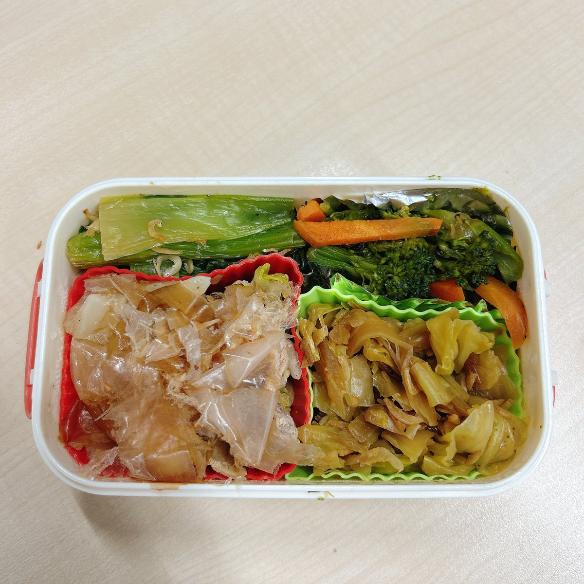 merumanonS's tweet photo. かつおぶしは汁漏れ防止
 #お弁当記録 https://t.co/F0JHlahOWI