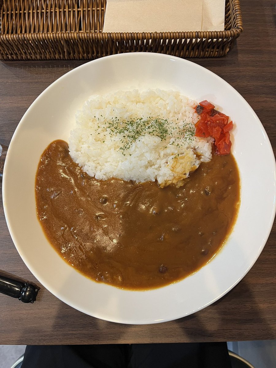 CocoColor12's tweet image. 寝屋川市のリビングカフェさんでランチしてきました！
カレー美味しかったです！
ありがとうございました！
(写真を撮る前に食べようとして慌てて戻して写真を撮ったのは内緒笑)
#寝屋川市　#リビングカフェ　#カレー