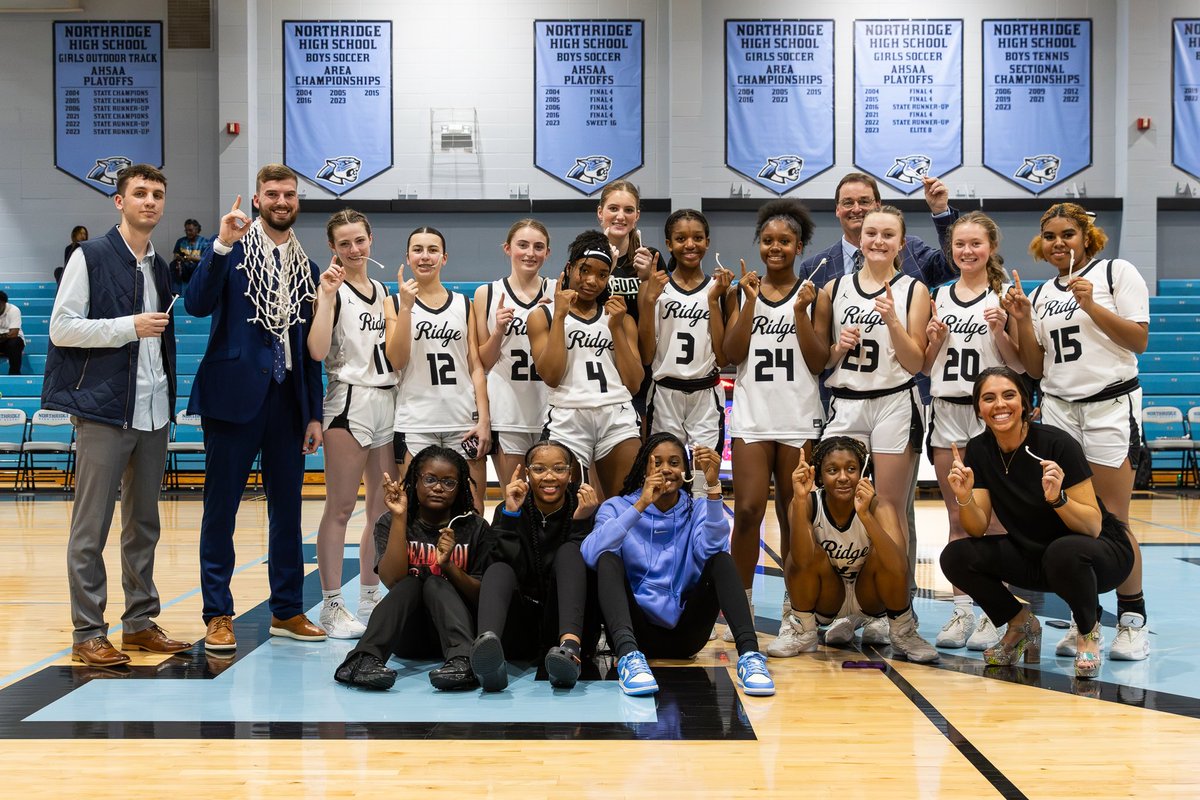 nhsladyjagsbb's tweet photo. So proud of this group of girls! Resiliency &amp; determination got them to this point! 💙 We love these kids!! #EEA https://t.co/BqqUl3kiLg