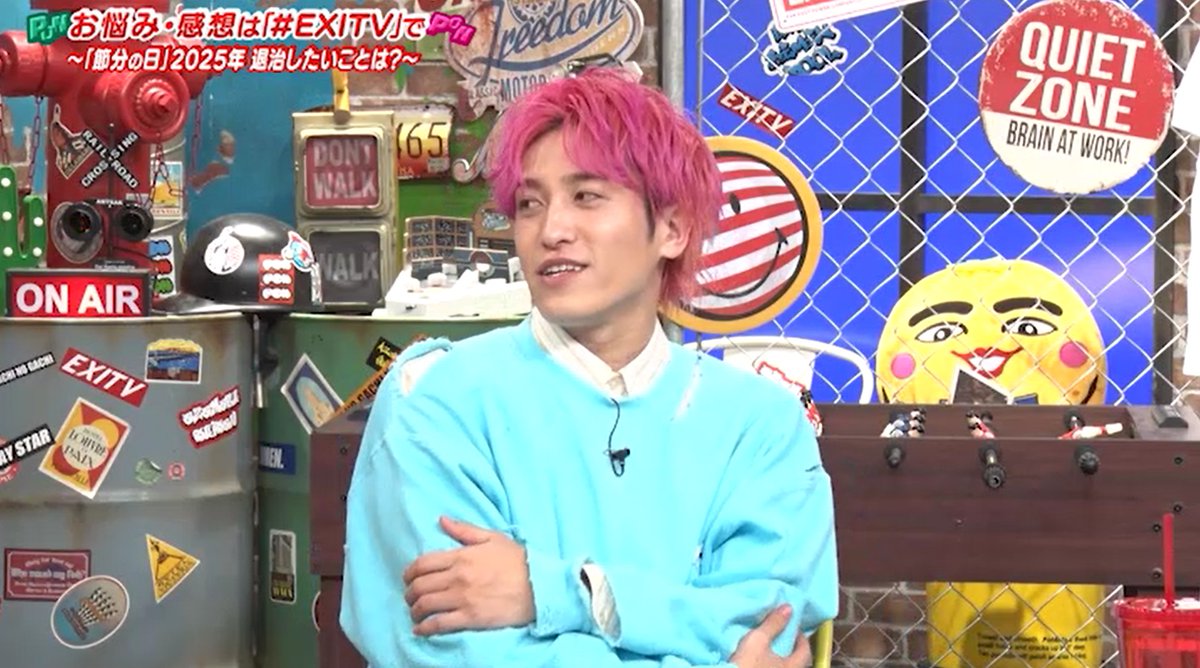 mezamashimedia's tweet image. 4日(火)放送の『#EXITV』を振り返り✨
#兼近大樹 さんがまたしても新宿駅で他人のケンカに遭遇💥
「盗撮してるやつ」を巡ってのケンカに #りんたろー。さんも思わず「ややこしいな」とひとこと😆
仲裁する兼近さんに気づいた人が言ったまさかの言葉とは…😲
記事はこちら🌈
mezamashi.media/article/156112……