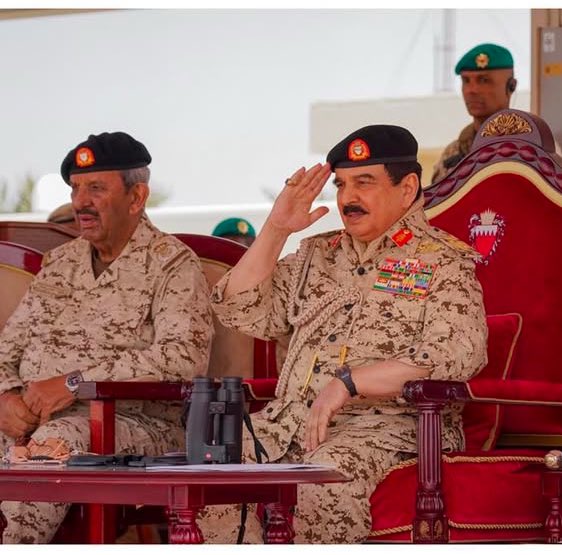 بالروح أفدي عاهلي وعروبتي 
وأكونُ للبحرينِ جندياً أمين