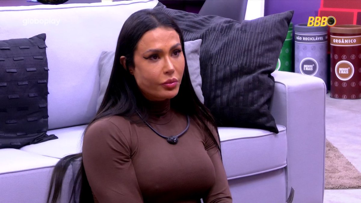 centralreality's tweet photo. A Gracyanne voltando pra casa e a primeira coisa que fala é: "GENTE VOCÊS SÃO MUITO CHATOS DE ASSISTIR!" #BBB25 https://t.co/O3oQ4zxVOi