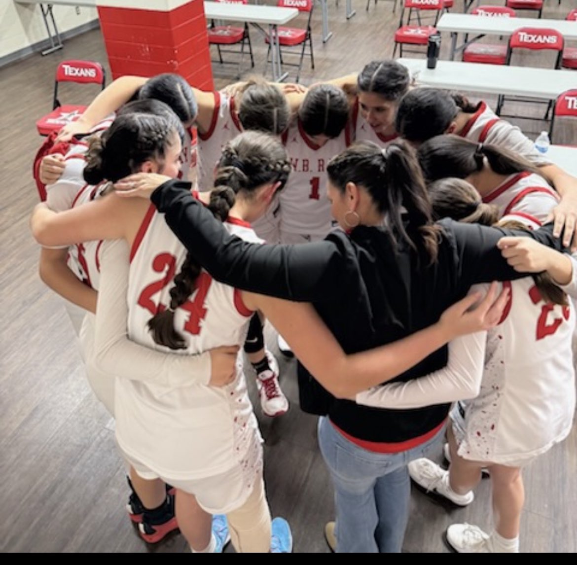 Never give up!! Ray 38 Carroll 33 Final. Super proud of this group 🙌🏻🏀🤠