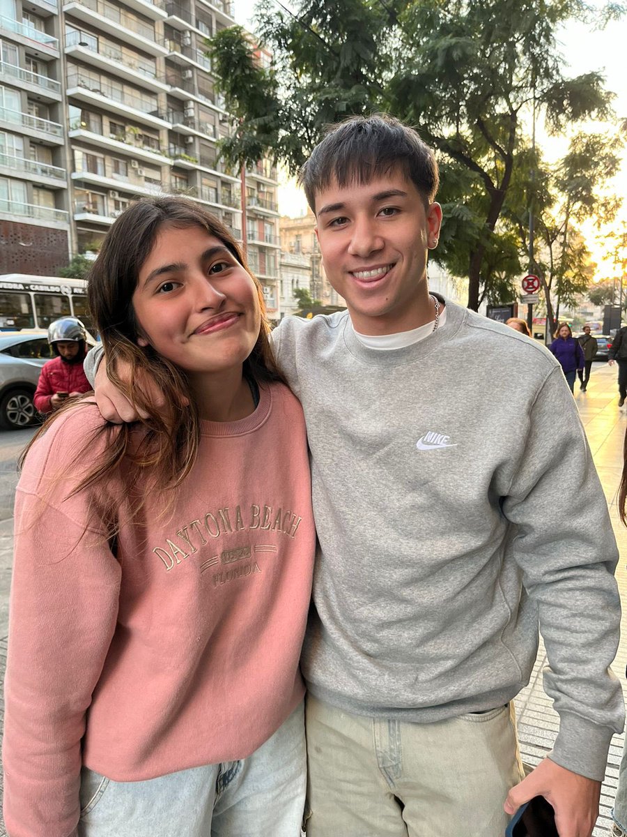 bueno me agarro extrañitis por gian lpm quiero que se repita ese día <a href="/GianiOdoguardii/">GianiOdoguardi</a> por vos me tiro de un puente (como que andábamos medios combinados los dos con pantalones cargos y buzos iguales ahre joda)