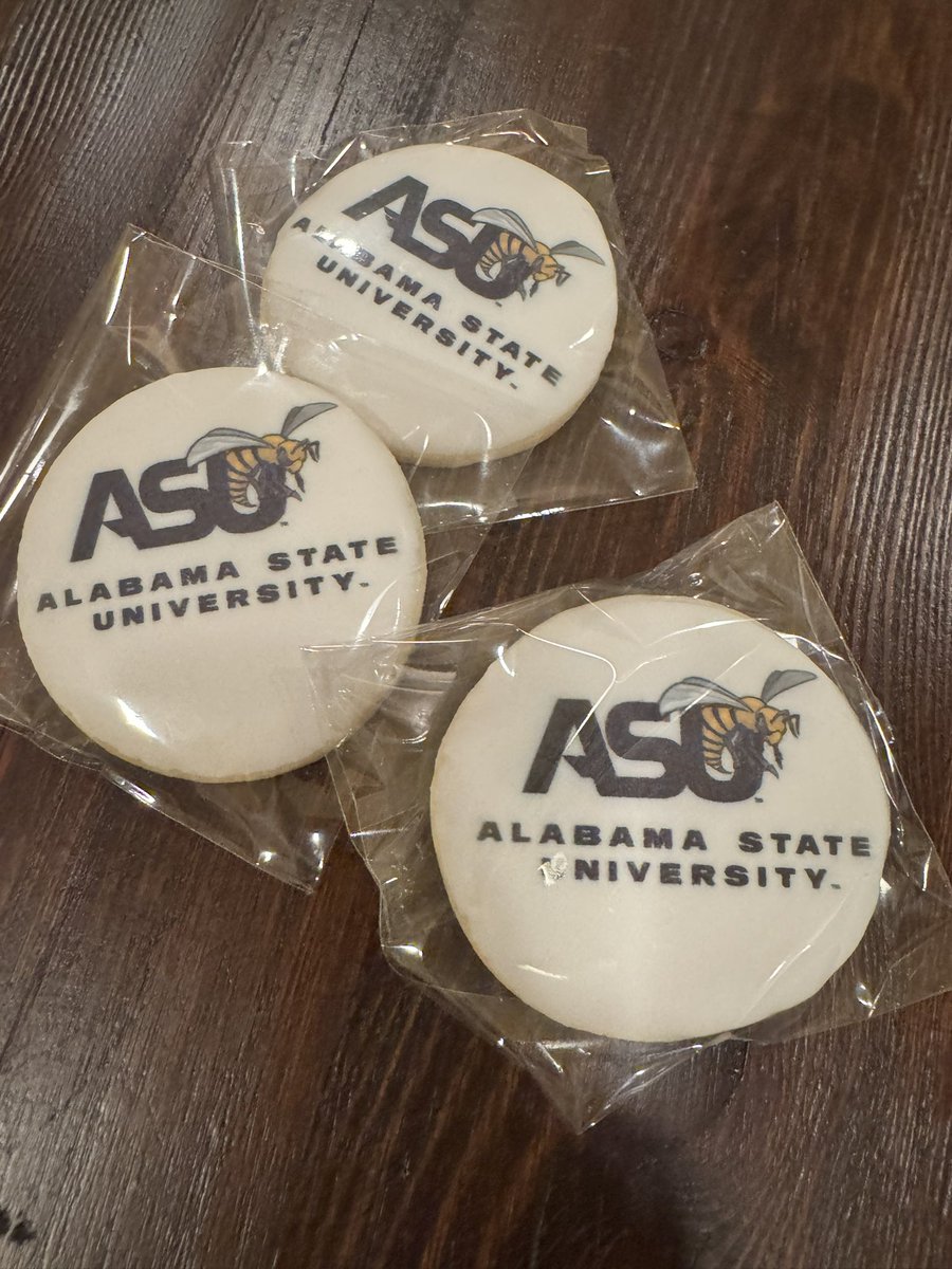 Ok, my school has our signing day tomorrow. I come home tonight after my game and my mom is in her happy place, helping to make my day special. Check out these cookies! <a href="/stingaustin07/">StingAustin07_ECNL</a> 
<a href="/BamaStateWSC/">Alabama State Soccer</a>  <a href="/sting_austin/">Sting Austin</a> 

#bestmom