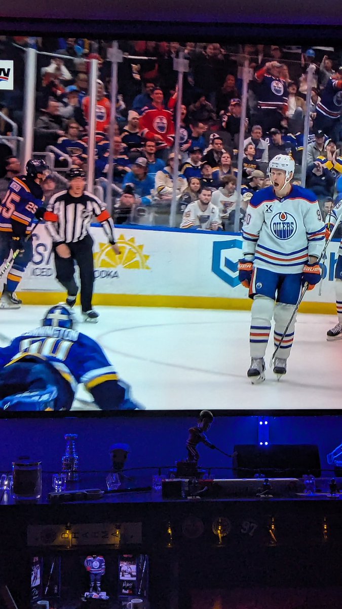 Hands up and RT if you love Corey Perry. #LetsGoOilers