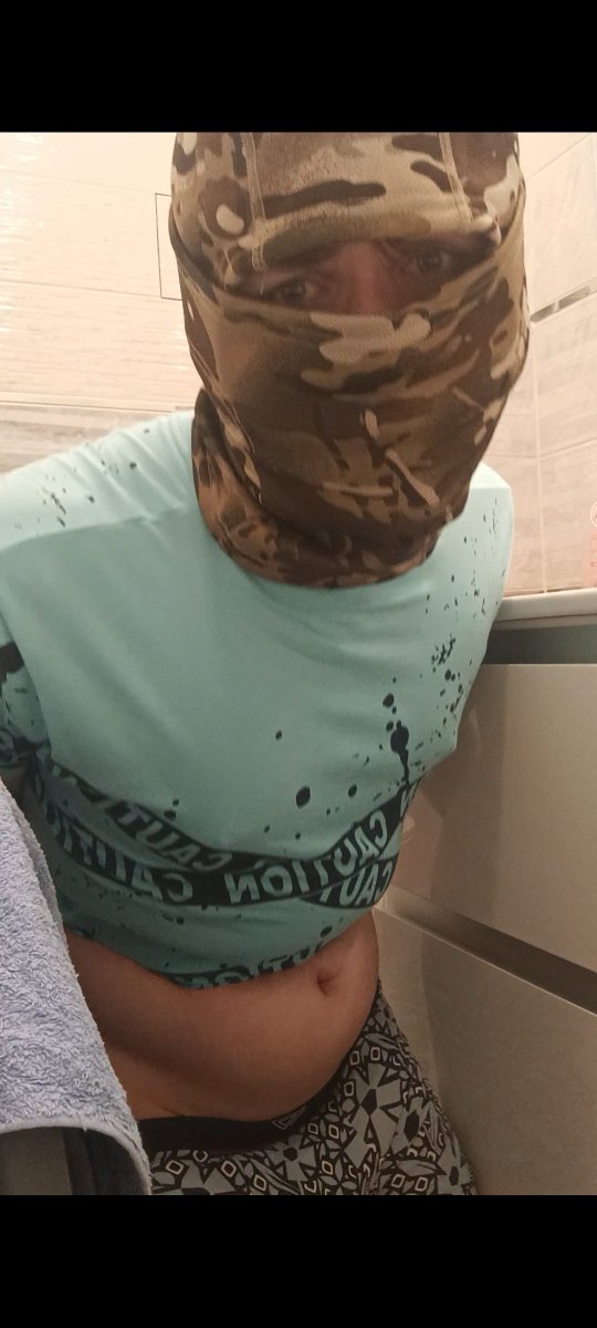 BBulges888's tweet photo. THE HOSTAGE ON HIS KNEES SHOWS HIS BLADDER THE SIZE OF A PUMPKIN ON THE VERGE OF EXPLODING, BEING HELD DRANK MORE THAN 4 LITERS AND ABOUT TO PEE HIMSELF 🤯
(Approximately 2.6L in my bladder) 

You can see full video on my:
https://t.co/QSFrWrJ8ZB
https://t.co/KiaHEVrkUA

#omoboy https://t.co/ljpgK891vN