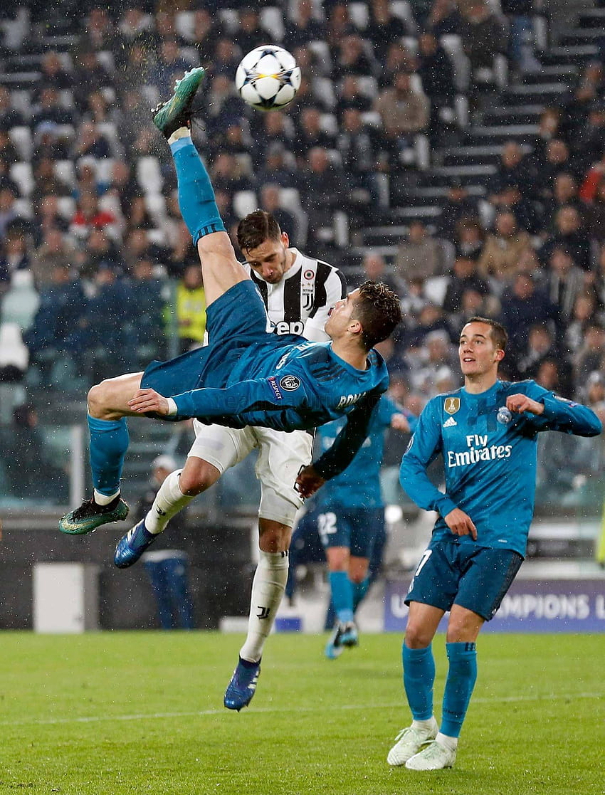 FalaMeruem's tweet photo. Hoje é aniversário do melhor jogador do mundo Cristiano Ronaldo dos Santos Aveiro!!
40 anos e com uma incrível história de sucesso, que venham muitos gols nesse novo ciclo, rumo aos mil gols 
Siiiiiiiiiiiiiiiiiiií
💛🤍❤️💚👑

#CR7  #cristiano40  #CristianoRonaldo https://t.co/wDkOGLBiJc