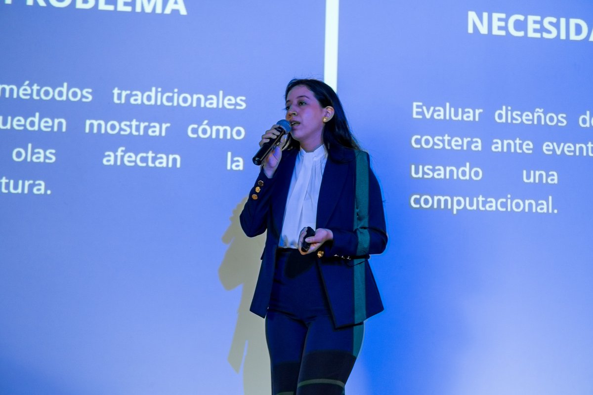 fimcmespol's tweet photo. @negro475 @espol @cparedesverduga 🌊🔬 En el #5minPITCH de FIMCM, Milena Valero & Karen Díaz destacaron con su estudio sobre oleaje en rompeolas usando REEF3D en San Pedro, Ecuador. 🌊📊 ¡Innovación en modelado numérico aplicada a la ingeniería costera! 👏✨ #Oceanografía #InnovaciónFIMCM #ESPOL https://t.co/PNDtACHYcb