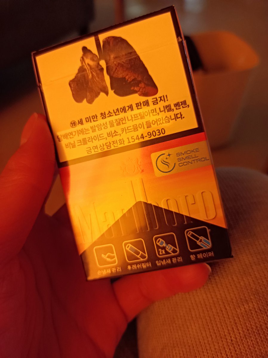 ssyy4574584's tweet photo. 头好痛好疲惫啊😣，又被对象拉着去喝酒，希望年后能找个好工作。 https://t.co/9Ti414EoTx