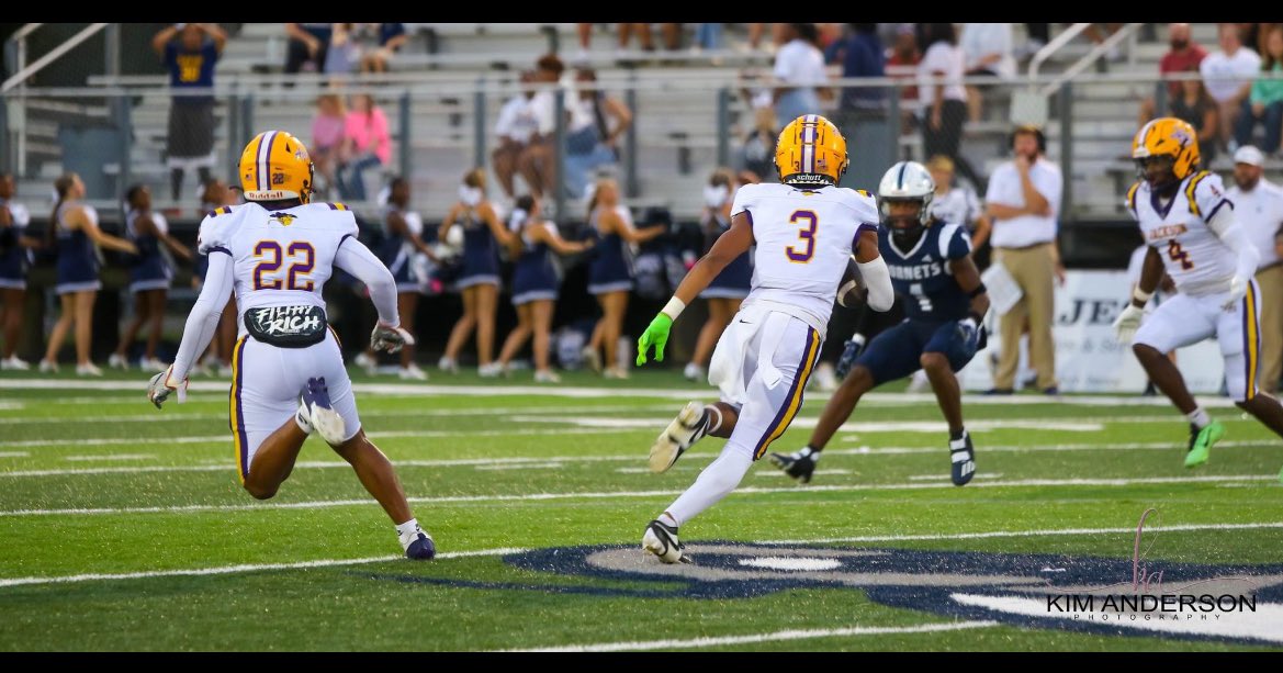 noflyzone_qy's tweet image. Street Light came on😈
@JacksonFootball 
@GordonJamarrion