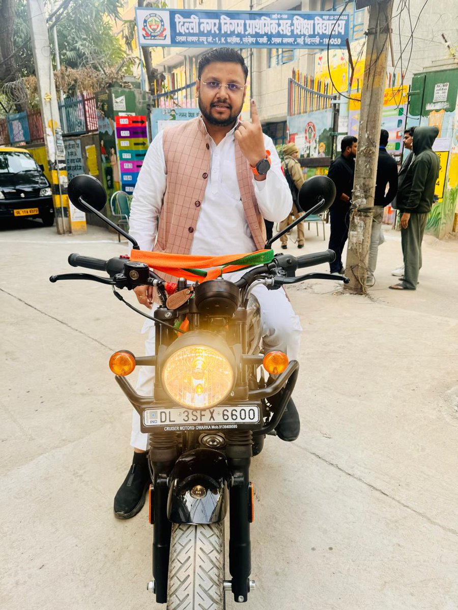 bjphimanshuyadv's tweet photo. उत्तम नगर विधानसभा की जनता से अपील🙏
चूक मत जाना!
अभी नहीं, तो कभी नहीं।
✦ वोट करें 5 फरवरी को
✦ बैलेट नंबर 1 पर मोहर लगाएं
आपका एक वोट उज्जवल भविष्य की नींव रखेगा!
#VOTEFORPAWANSHARMA #UttamNagar #Ballot_1
#DelhiElection2025 https://t.co/2rMrHU9QRd