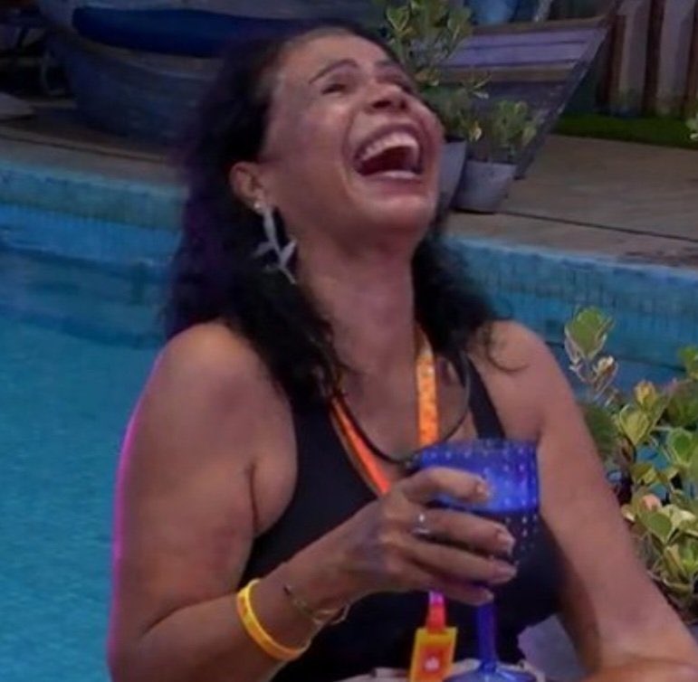 GabrielNaste's tweet photo. Gracyanne voltando de Dummy tal qual Carla Diaz: #BBB25 https://t.co/bTmTVzPrnb