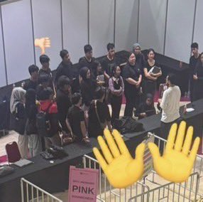 seungwoodzzz's tweet photo. nih guys yg mau minta spill kelakuan staf mecima wkwkw aku nuker kemaren ya sekitar jam set 9 malem

mas2 nya yg layanin mecimashop day 1 all section (kecuali pink) tolong training yg bener laah

aku sangking shock nya ga sempet foto &amp; rekam stafnya krn SHOCK (masnya yg emot 👎🏻) https://t.co/CRx6BotGa9