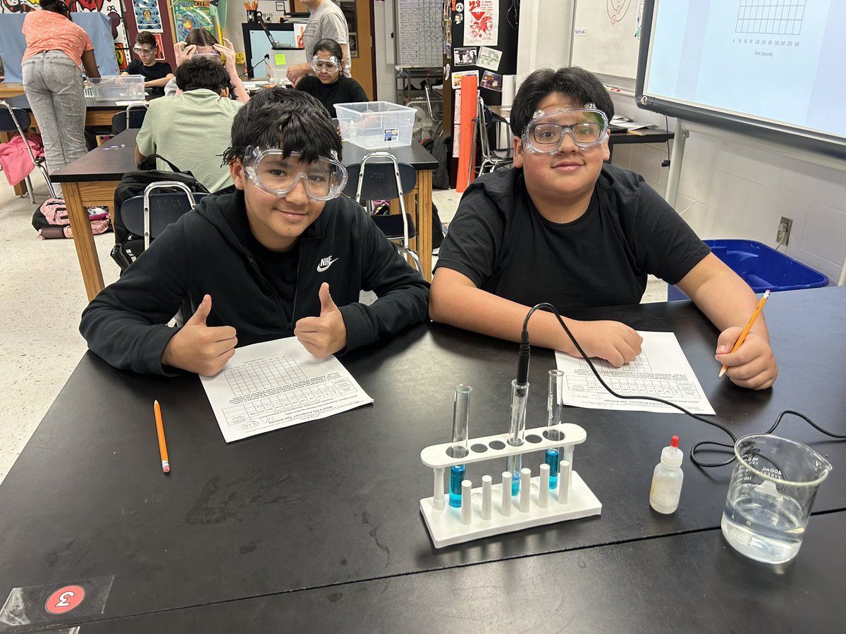 SherryMireles's tweet photo. Popping into classes today &amp; got the sweetest welcome! 🧬🔬 #8thGradeScience @NISDMSScience https://t.co/8JsL8HgjY5