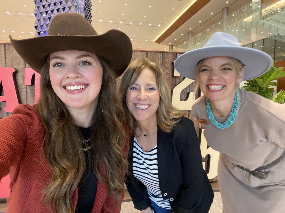 NoDakSarah's tweet photo. 🤠 vibes only this week @MindyLWard #Cattlecon https://t.co/7FmmpCpyUS