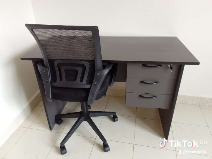 brianohanga's tweet photo. 1.2M long desk plus low back mesh chair @ksh10999,Minus Delivery fee.
Payment on delivery within Nairobi.
CallWhatsApp @0711704693.

Farouk Kibet Milele Points But Kamala USAID #MainaAndKingangi #CalvaryTouch Nigerians Gaza Mandera #WorldCancerDay Astrol Affordable Housing Kuria https://t.co/chMwkRqtau