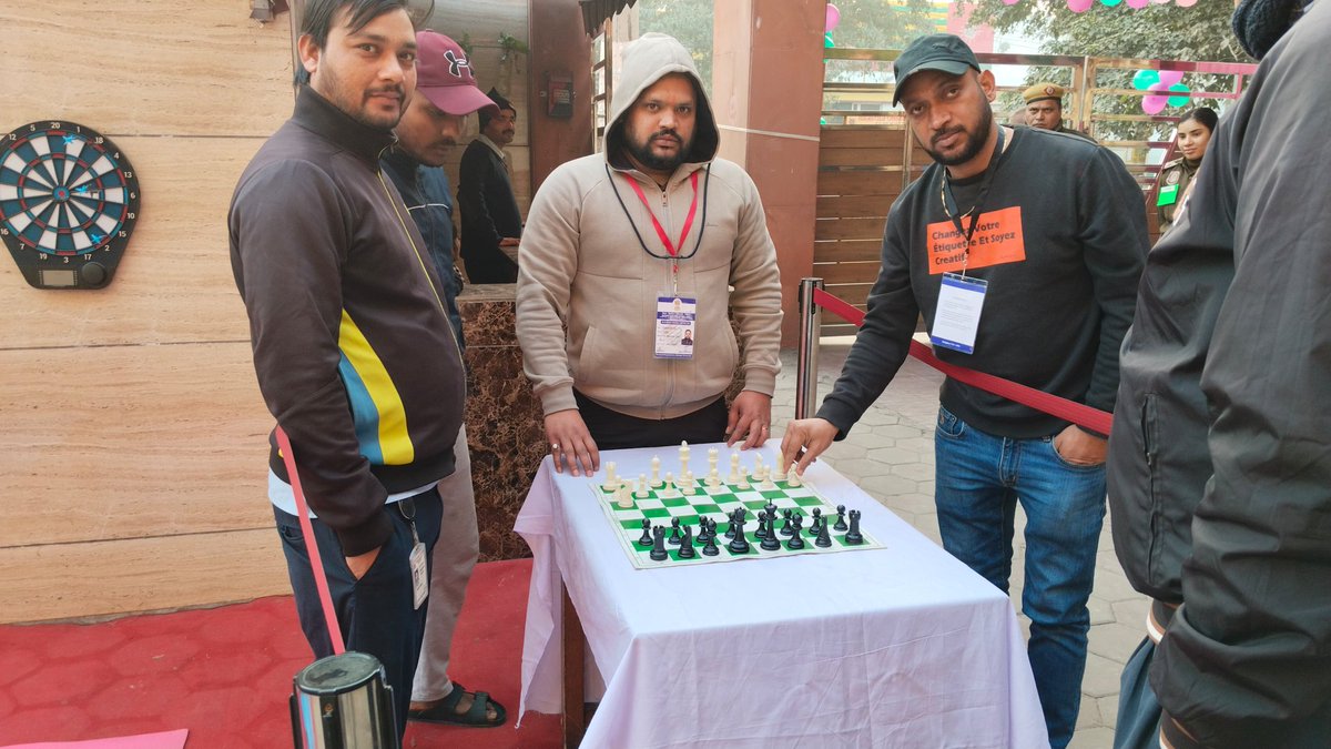 ECISVEEP's tweet photo. Ensuring a welcoming environment at polling stations for a smooth polling experience.

स्वागत है । #DilliDilSeVoteKaregi

Engaging activities at  a Model Polling station, Bosco public school paschim Vihar with Theme- Yoga and Sports

#DelhiAssemblyElection2025 #DelhiElection2025 https://t.co/YLWhfz9nYA