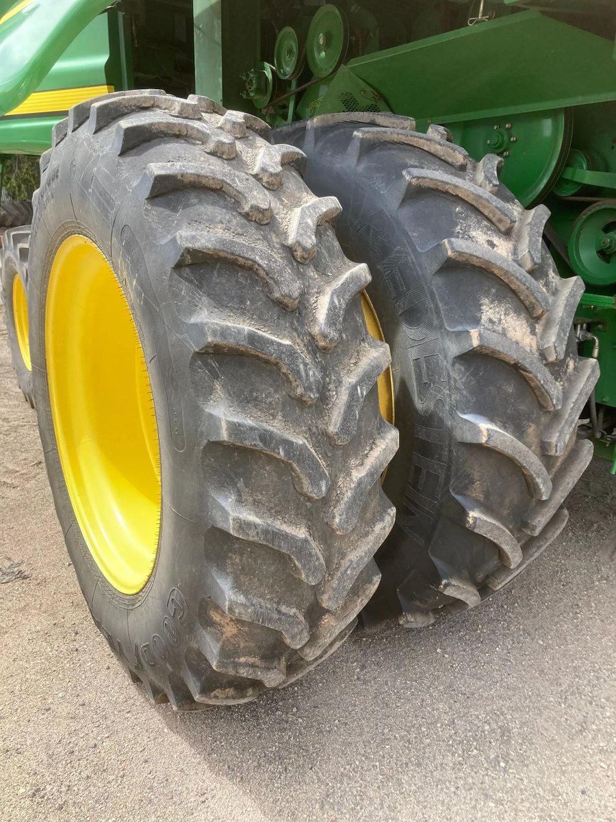 MMMachinery's tweet photo. Newly arrived for wrecking at Murray Mallee Machinery is this John Deere 9770 STS with 4437 Engine hrs, 3164 Rotor hrs, front 520/85-R42 duals and rear 600/65-R28 rear tyres. Call 03 50331999 to secure your parts today #johndeere #headerparts https://t.co/dU4t4iLwl2