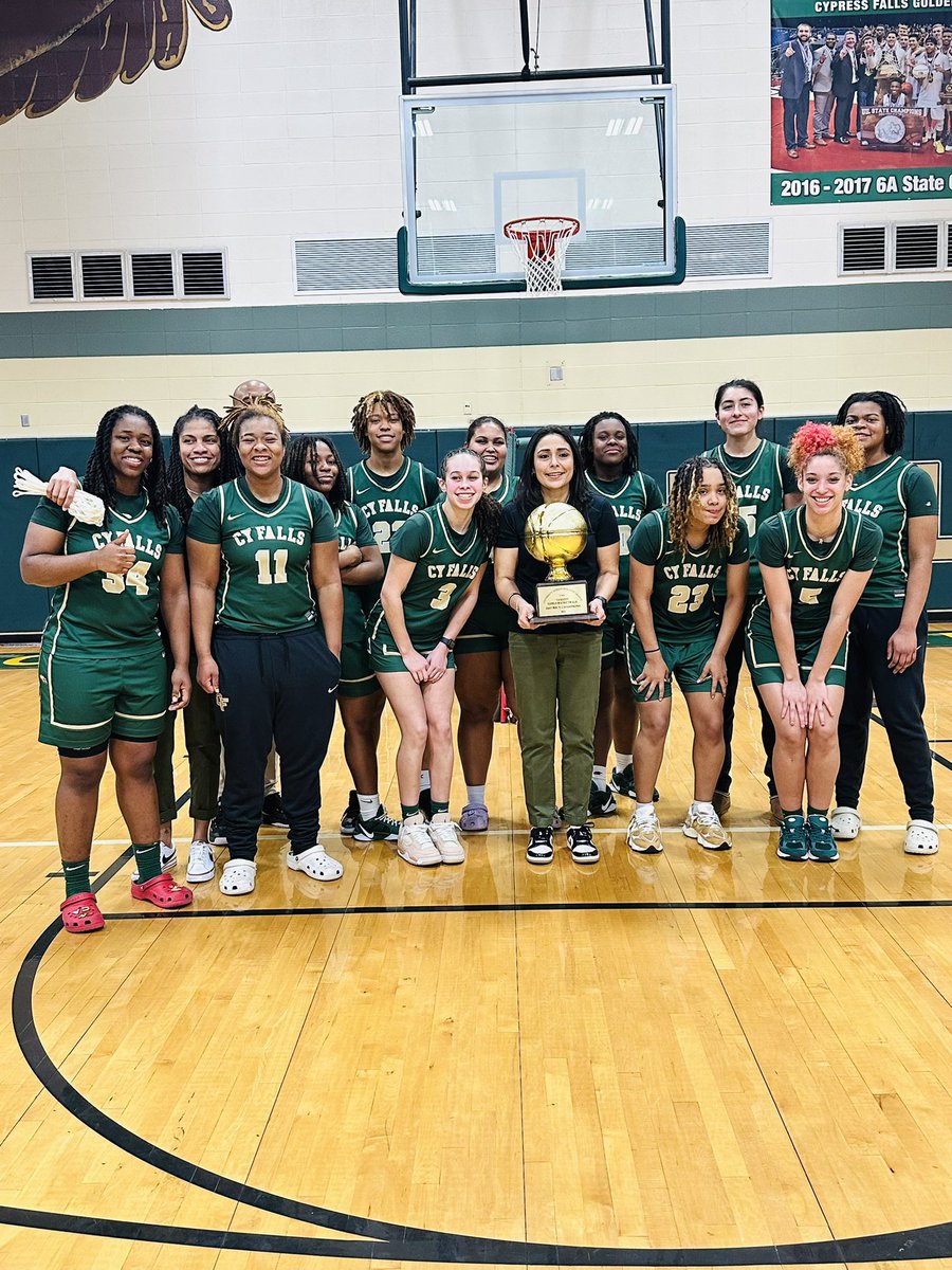 CyFallsGBB's tweet photo. Your Lady Eagles are DISTRICT CHAMPS!! So incredibly proud of this group. They bought in and trusted the process! π #ALLIN ππΌππΌ @CyFallsAth @CyFallsAth @CFISDAthletics https://t.co/ZHpw9XMDLE