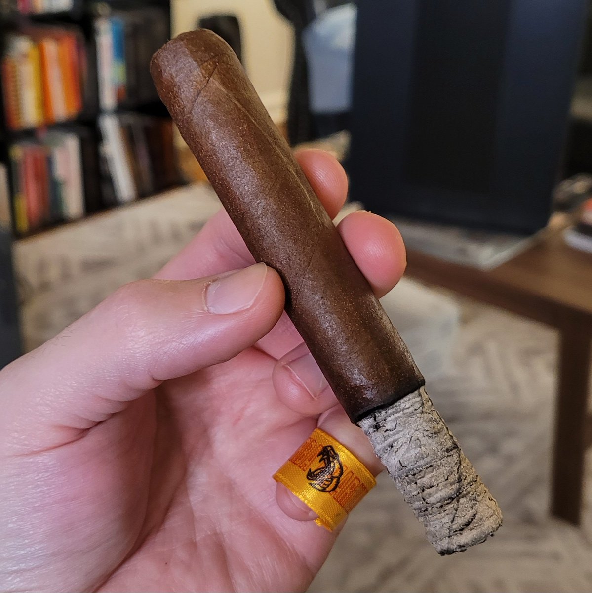 InsomniacCigars's tweet photo. #NowSmoking / reviewing the Barba Amarilla from Dunbarton Tobacco &amp; Trust.

#ShouldISmokeThis #GarbagePalateGang #CigarReview #CigarReviews #cigar #cigars #CigarLife #botl #blessed #SmokeWhatYouLike https://t.co/s8TASswGpI