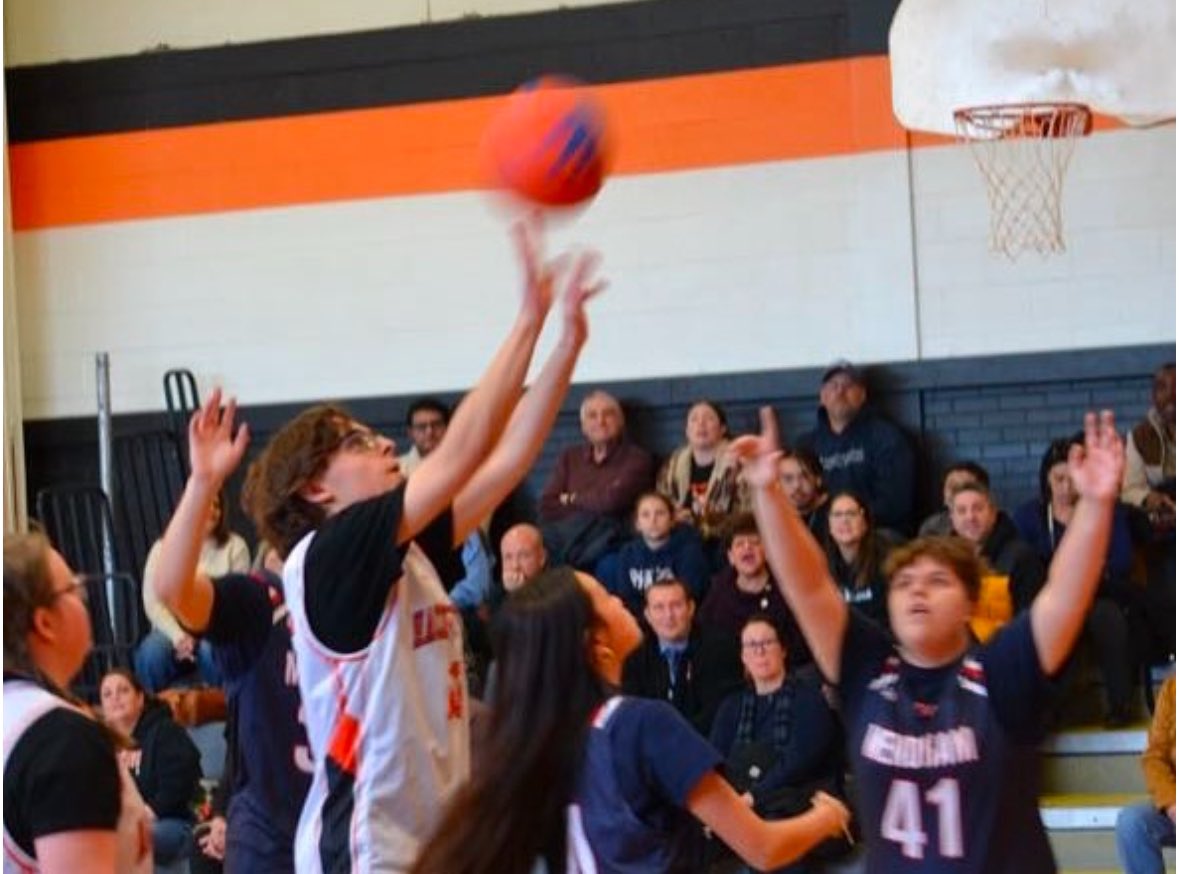 HtownUnified22's tweet photo. Last week we celebrated 3 seniors that are near and dear to our hearts!!! Thank you to everyone who came to show support! Go Tigers! 🏀🐅👏🏼 https://t.co/Cz7VAsYAXY
