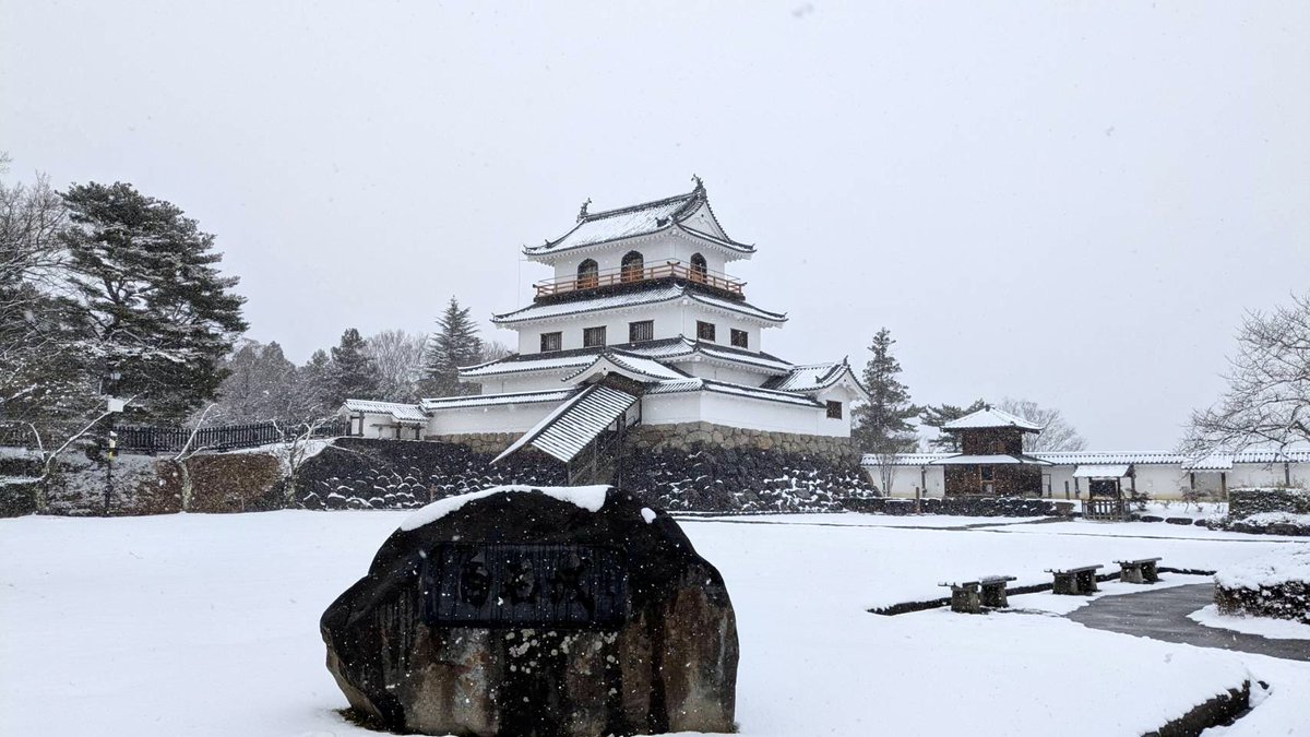 onikojuro_fes's tweet photo. ❄️本日の白石城🏯❄️

白石市でも雪が降りまして、
白石城も綺麗な雪景色となりました✨

#白石城 #白石市 #いいね白石 https://t.co/7t7s2zxzhW