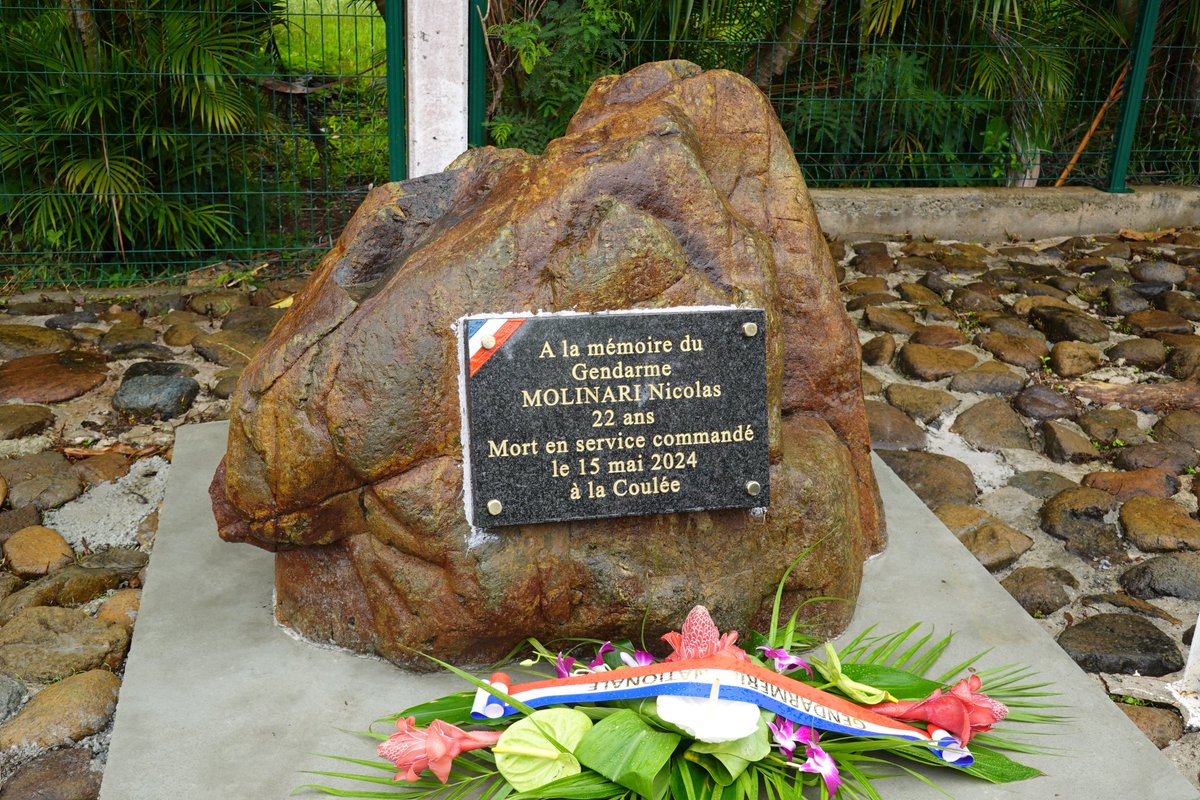 HC98800's tweet photo. 🔷 Hommage au Gendarme Nicolas Molinari.

Le haut-commissaire de la République a participé à l'hommage rendu au gendarme Nicolas Molinari, décédé le 15 mai 2024. 

🙏 Toutes nos pensées vont à ses proches et à ses camarades.
#Hommage #Gendarmerie #Mémoire #NouvelleCalédonie https://t.co/26wrOFNqZV