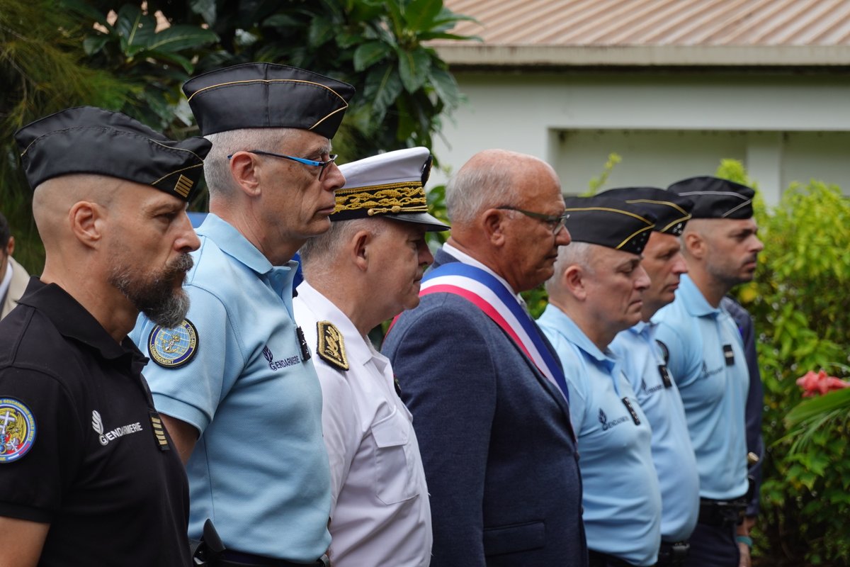 HC98800's tweet photo. 🔷 Hommage au Gendarme Nicolas Molinari.

Le haut-commissaire de la République a participé à l'hommage rendu au gendarme Nicolas Molinari, décédé le 15 mai 2024. 

🙏 Toutes nos pensées vont à ses proches et à ses camarades.
#Hommage #Gendarmerie #Mémoire #NouvelleCalédonie https://t.co/26wrOFNqZV