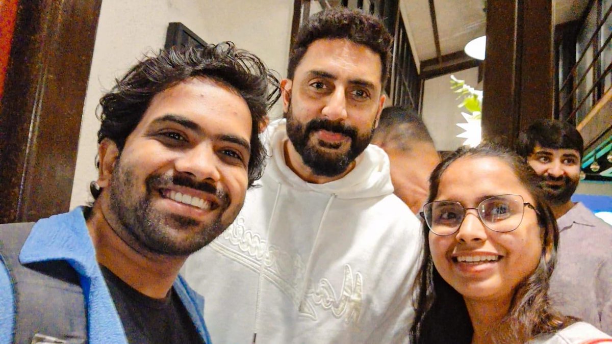 Nikhil30493's tweet photo. Happy Birthday @juniorbachchan!
Eagerly waiting to see you again on the big screen. Please do share some updates on #SSS7 #KD #housefull5
Love You 💙
#HappyBirthdayAbhishekBachchan
#HappyBirthdayAB
@BachchanJrFC @Queen_ABH @SrBachchan @BachchanWorld https://t.co/8o16eqGRsQ