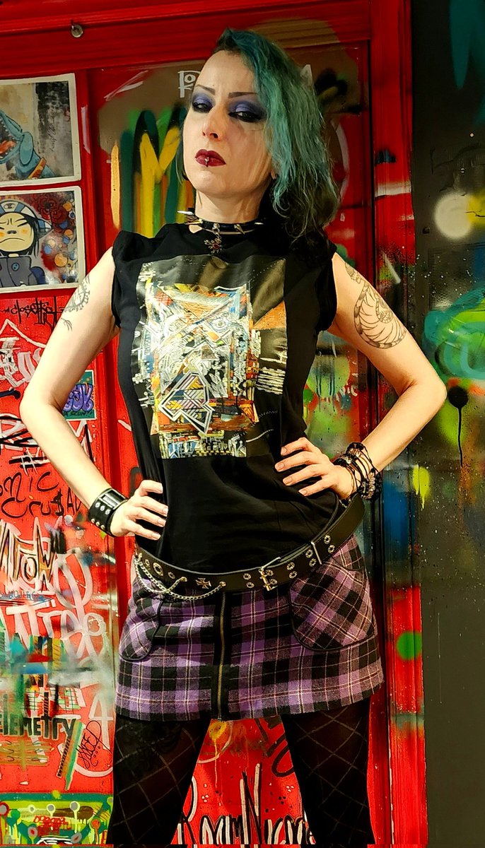 "Headquarters" black unisex tee. Also available in a ladies fitted tee and a crewneck sweater. Part of an upcoming merch drop. 
ROA.M
* Shout out to Claire, Mala and Morgan for having faith in my vision.#painting #aerosol #art #fashionmodel #torontoartist #headquarters #mainlines