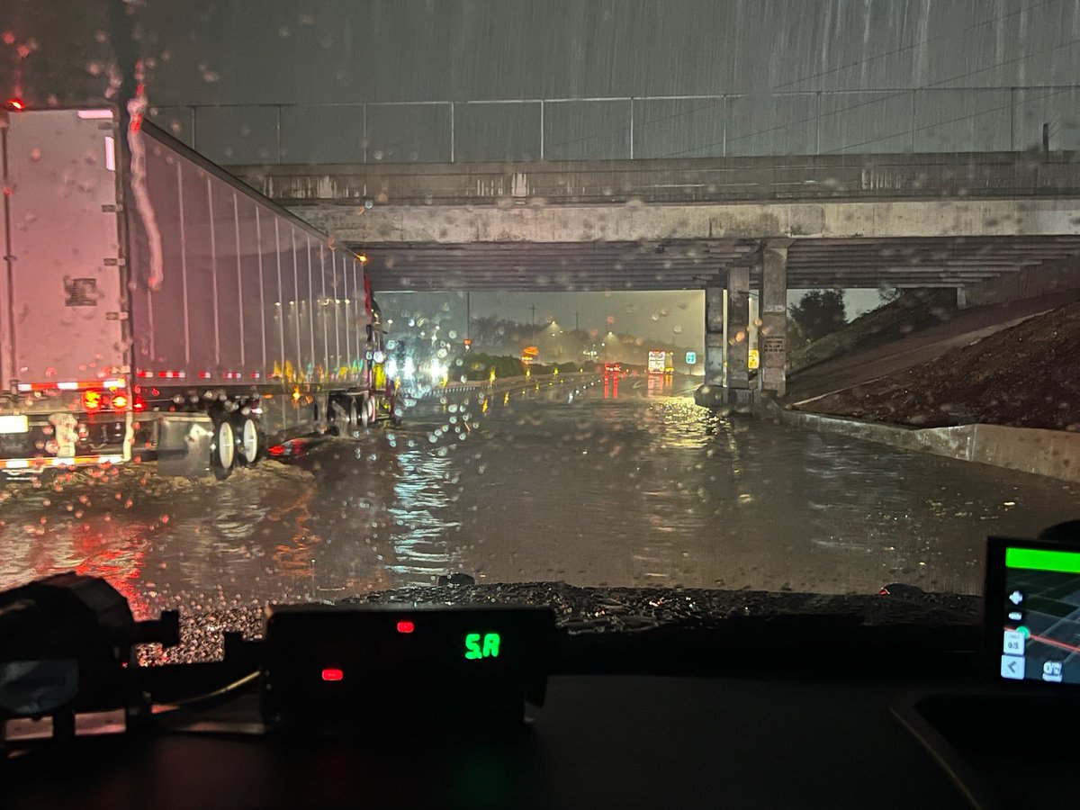 CHP_Stockton's tweet photo. 🚨🚨SR-99 southbound between Turner Road and Victor Road in Lodi is closed due to flooding.  Please use alternate routes.  Unknown time of reopening. https://t.co/RHSR2DKJZh